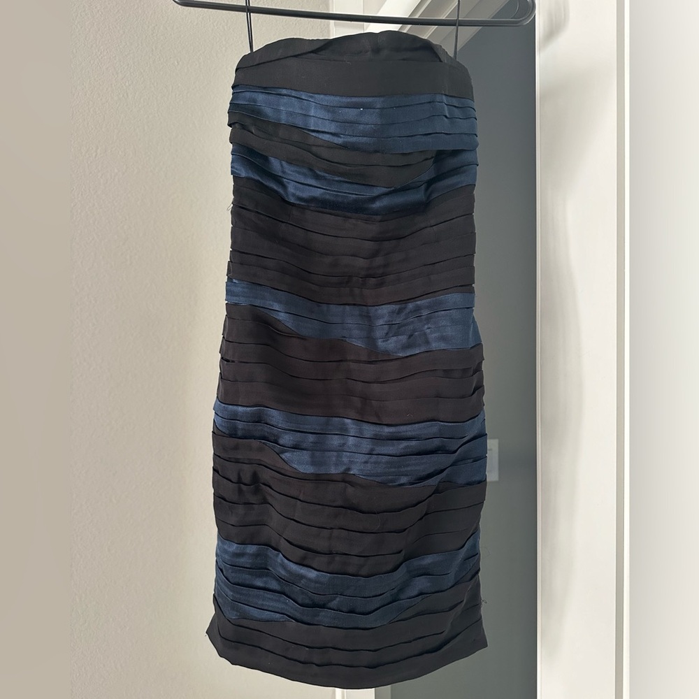 Never worn Alice + Olivia silk strapless cocktail dress in size 0